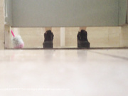 偷拍极品校园美眉原来是个黑木耳