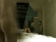 年輕小伙擺好錄像設置各種姿勢肏略悶騷女友