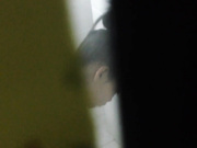 窗户缝隙偷拍长相清纯的妹子用中药水洗逼 不知道是不是房事过多