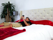 午餐时带了披萨但她的丈夫却用他的鸡巴喂她