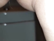 在海底捞厕所和老板做爱，外面人来人往真刺激！