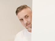 性感凯特·达莉亚戴着性爱项圈，让饥渴的凯兰·李对她做任何他想做的事