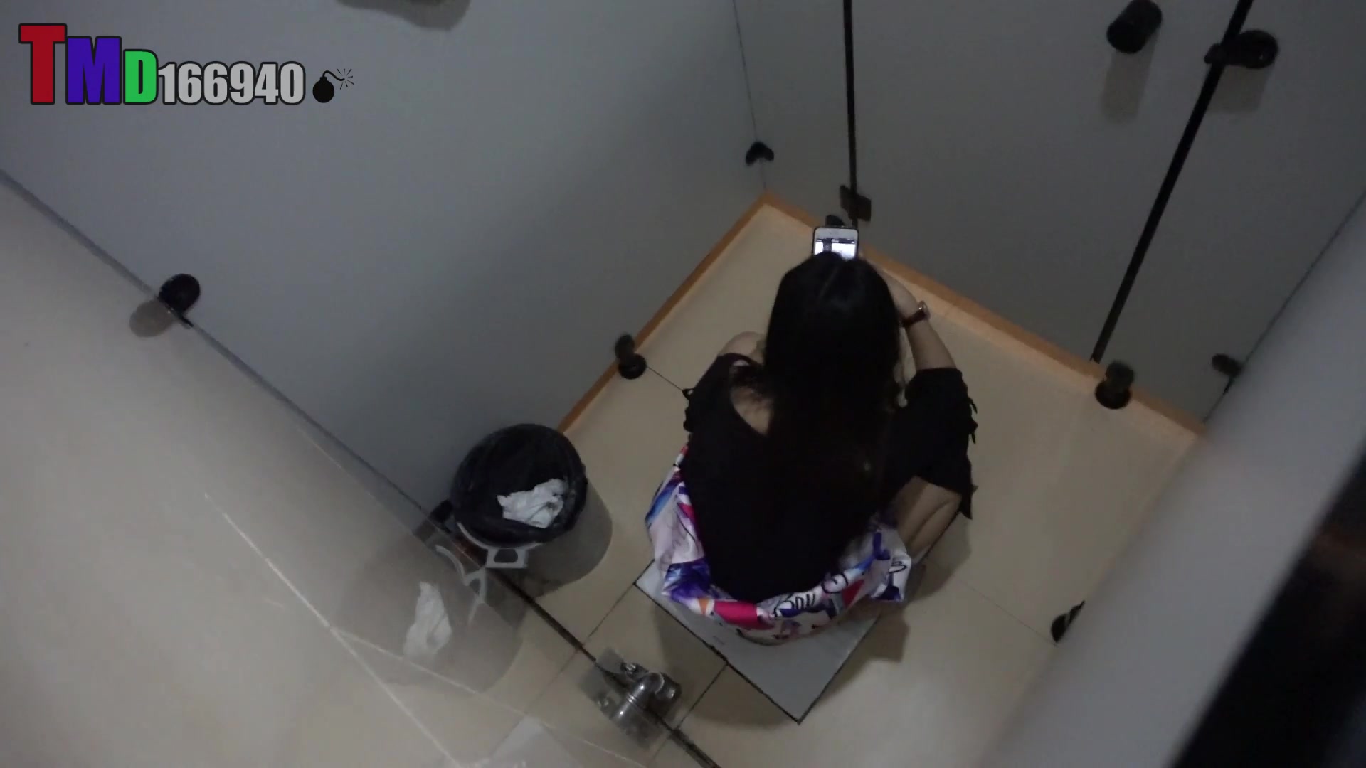 國內某醫院公共女廁拍攝美女少婦如廁 有個性感漂亮少婦貌似神色匆匆急著趕回家 露臉高清