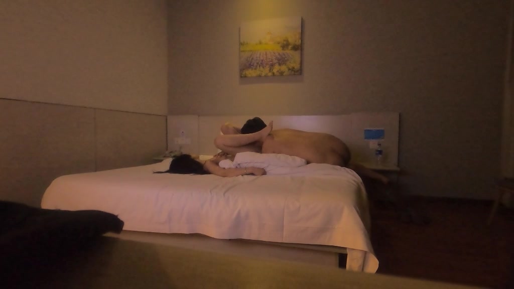 獨家推薦 周末假期酒店開房私約下班後異地戀前女友瘋狂嗨皮 床上脫光光互舔騎乘後入幹得尖叫聲不斷 國語高清