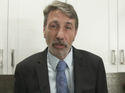 库克偷窥丈夫喜欢看他曲线优美的妻子操他的朋友