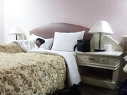 獨家推薦 猥瑣四眼仔高考結束假期拿著獎金和女友去外地旅遊酒店開房愛愛 瘋狂嘗試各種體位爽爆了～國語720P高清