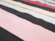 黑发女孩的阴部被男友狠狠地猛击