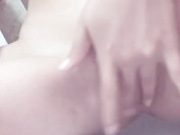 直呼受不了的大奶妹自慰。水多。