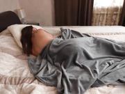 早上做爱 - 男朋友用温柔的抚摸叫醒我