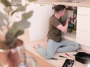 性感火辣的伊维·雷因和 里卡·费内的管道问题只有继兄弟才能解决