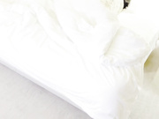 口交技术超级好的风骚女友，清晨在沙发上自慰勾引我，并大口的吃起我的阳具