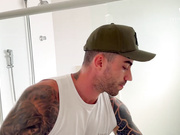 儿子的朋友用我的内裤自慰让我很惊讶