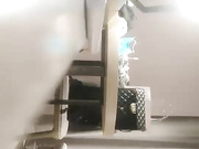 猥瑣哥星級酒店開房現場直播高價約了個眼鏡騷妹子啪啪 沙發上摳逼吹簫玩弄各種體位幹得直叫求饒 對白清晰