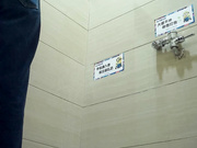 某商場公共衛生間拍攝到的各式美女少婦如廁 貌似有個妹子穿的開檔絲襪褲蠻性感的方便直接後入 1080P高清