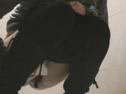 某寫字樓公共女廁全景拍攝到的各式美女少婦如廁 有個高跟鞋清純妹子陰唇蠻大的 1080P原版高清