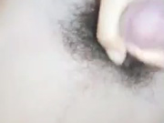 女朋友给我撸 最后射在骚逼上 打飞机必备