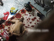 出租屋偷窥隔壁小两口过夫妻生活男的还挺猛的