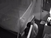 居家攝像頭黑客破解拍攝到的模特級別懷孕準備生二胎的媳婦和老公啪啪做愛 女兒還在一旁看著 露臉高清