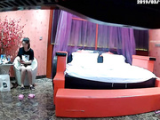 主題酒店拍攝到的良家美少婦和單位主任開房偷情 翹著屁股給操爽得嗷嗷直叫 最後直接累趴下了 露臉高清