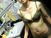 合租房偷拍洗澡