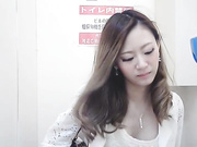 最新流出-某大型商場公共女廁偸拍多位氣質美女如廁噓噓 有個妹子擦逼不小心紙被陰唇夾住了看得欲火焚身 720P高清原版