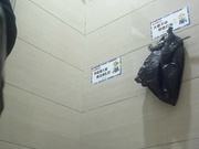 某商場公共女廁拍攝到的各式性感漂亮黑絲服務員如廁 有個小姐姐完事後還吃點東西 1080P高清原版