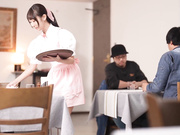 [FNS-005] バイト中に彼氏を嫉妬させ仕事中にガン突きSEX 声も出せない状況に興奮して連続イキするド変態ウェイトレス 山下紗和 【破解】 - 1of5