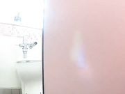 沙灘浴場女士衛生間全景偸拍各式美女少婦尿尿和換泳裝 好多年輕靚妹大長腿看得欲火焚身 720P高清原版