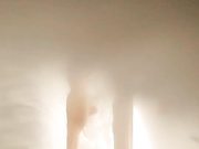 排骨哥星級酒店開房現場直播高價約了個性感翹臀兼職妹子啪啪 趁高潮不註意突然拔出雞巴要射她嘴裏 太猛了 國語對白