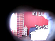 情趣酒店拍攝到的年輕大學生情侶開房造愛 脫掉內褲直接劈開雙腿給操爽的直叫 太騷了 露臉高清