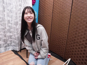 [TOTTE-242] ゆるふわ系カーディガンコーデJDが挑戦するごくぶっとディルドひっこ抜きゲーム！いおり編 西野絵美 - 1of5