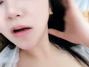 开档肉丝露脸风骚少妇跟大哥激情啪啪，无套爆草大哥就喜欢后入，玩着骚奶子抽插直接内射骚穴给狼友看好骚啊