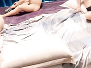 人到中年全程露脸激情4P啪啪大秀直播，口交足交吃奶舔逼，淫声荡语从床上干到沙发再到厕所，浪叫呻吟不止