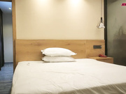 網約極品，漂亮苗條小姐姐，膚白美乳