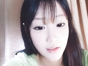 颜值不错的姑娘深夜跟纹身小哥激情啪啪，乖巧听话各种舔弄大鸡巴，让小哥揉奶玩逼各种抽插，后入冲刺干到射