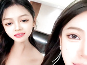 西奶带好闺蜜一起直播被大哥玩双飞，全程露脸黑丝情趣，淫声荡语口交大鸡巴， 被大哥各种蹂躏爆草叫爸爸