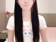 极品小兔牙首次直播大秀玩的好嗨啊，全程露脸大蝴蝶逼撕开展示，大黑牛自慰骚逼抽插，浪叫呻吟表情好骚啊