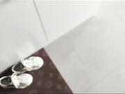 叔嫂乱伦❤️趁我哥喝醉代替他玩嫂子这骚娘们还特地换上丝袜调情抓住她双腿使劲操用精液填满她的骚逼