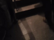 猎奇：辽宁一女子胆大包天，竟带情人在家搞乱！死死守护情夫，被老公乱踹，对白十分精彩！