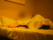 露脸宾馆约战美容院小老板娘性感黑丝配粉红色薄纱情趣内衣操的全是经典姿势720P高清