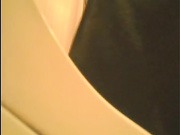 商场坐厕偷拍牛仔裤妹子对着镜头擦逼下面毛毛浓密很性感