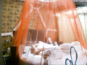 精品推荐-红帐房偷拍装饰公司短裤美女和同事外出宣传时偷偷开房,刚开始不让碰,软磨硬泡最终还是强上了她!