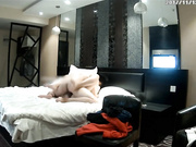 稀有房偷拍性感苗条的女神级大学美女被男友操的太猛套套