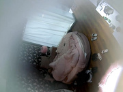 精品小旅馆偷拍偷情男女开房啪啪搞完以后来一瓶不知道啥酒男的让女的尝尝这酒啥味