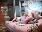 珍稀粉红套房TP啪啪前亲了一口逼媳妇说真烦人内射完用大块纸夹着逼逼