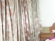 逼毛都没长几根样子很嫩的女主播和鲜肉帅哥啪啪被颜射不少狼友问包夜约炮价钱