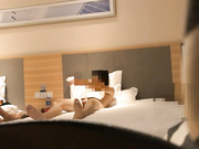 约隔壁师范大学看上去很嫩的96年美女酒店服务,男的太猛操完第一次妹子已经受不了了又被接着干第2次,国语!