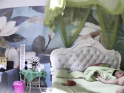 特色酒店欧式大床TP纹身小胖和马子啪啪俩人电视瘾还挺大的一边啪啪一边注视荧屏