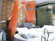 特色酒店偷拍高挑白嫩的美女情人等不及拉过来就操高难度动作女的吃不消了!