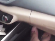 御女范气质短裙大长腿美女荒山野林打电话叫了辆车后才发现没带钱包只能和司机车内激情啪啪肉偿,国语!